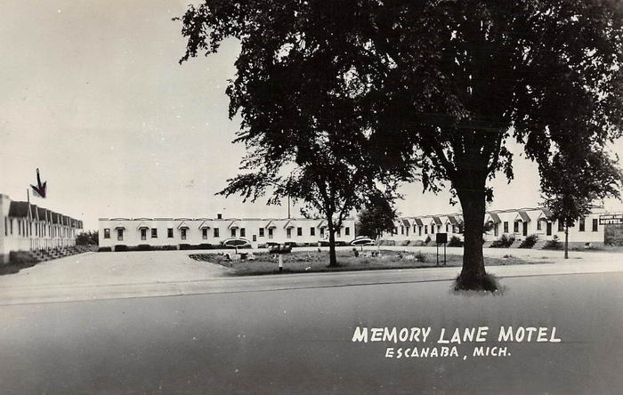 Memory Lane Motel - Old Postcard (newer photo)